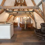 The Loft 300 - R Q C *