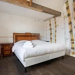The Loft 300 - R Q C *