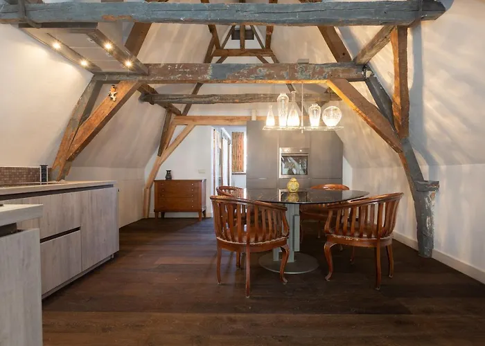 The Loft 300 - R Q C *