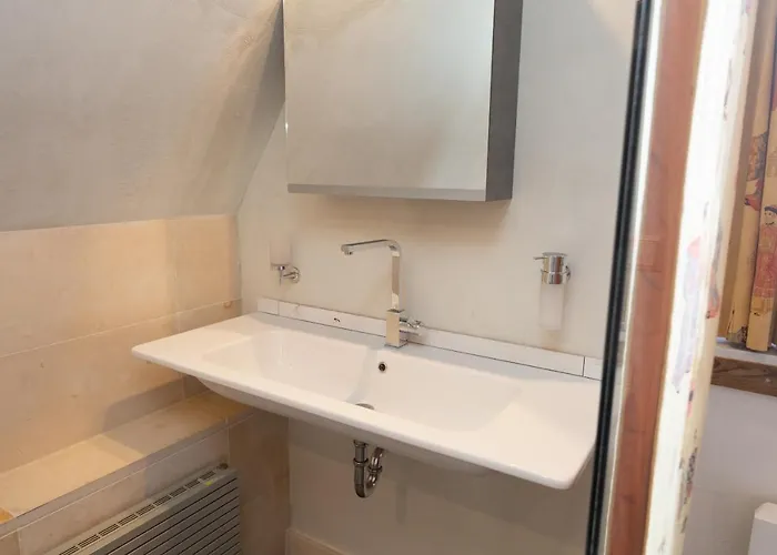 The Loft 300 - R Q C *