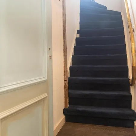 The Loft 300 - R Q C 헤이그