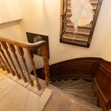 The Loft 300 - R Q C *