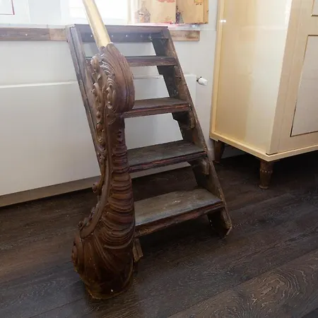 The Loft 300 - R Q C 헤이그