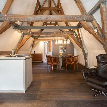 The Loft 300 - R Q C *