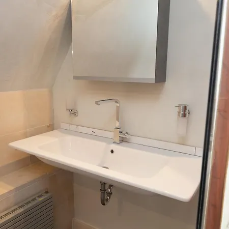 The Loft 300 - R Q C *