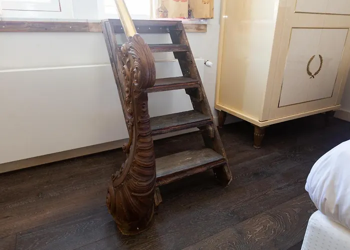 The Loft 300 - R Q C Haga