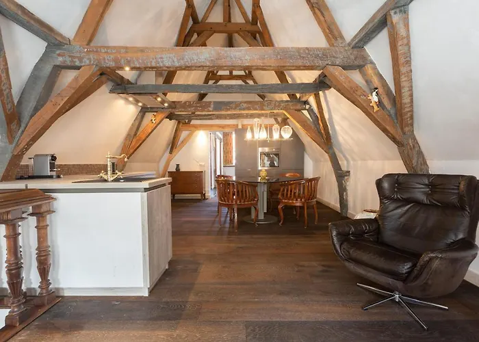 The Loft 300 - R Q C *