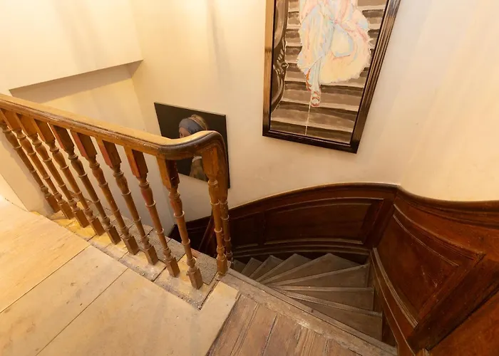 The Loft 300 - R Q C *