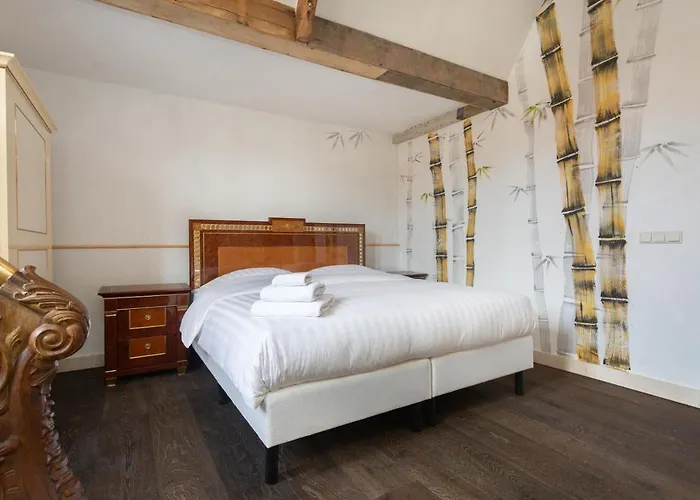 The Loft 300 - R Q C *