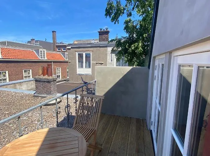 The Loft 300 - R Q C *